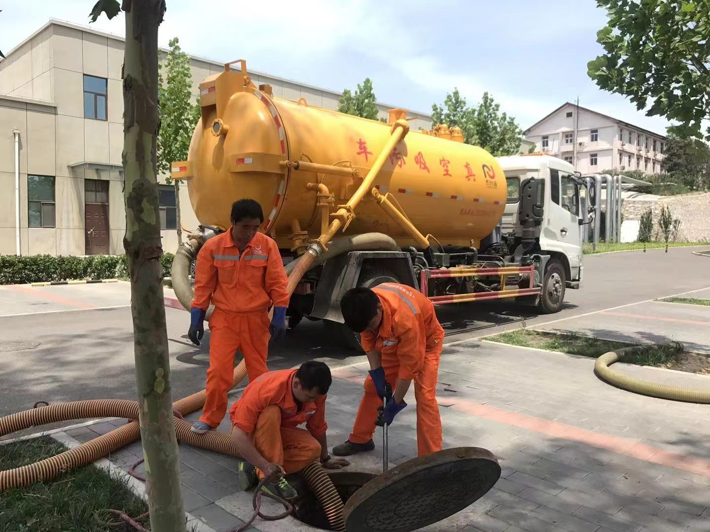 洱源化粪池清理与5-8吨吸粪车施工效率分析